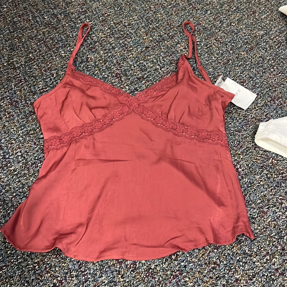 NWT Forever 21 Burgundy lacey tank top. Button back, side zipper. Size M.